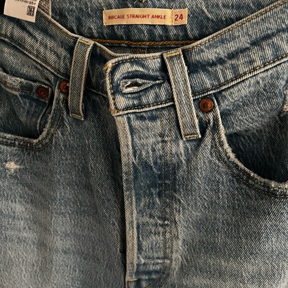 Only used twice Levi’s new jeans - Picture 4 of 4
